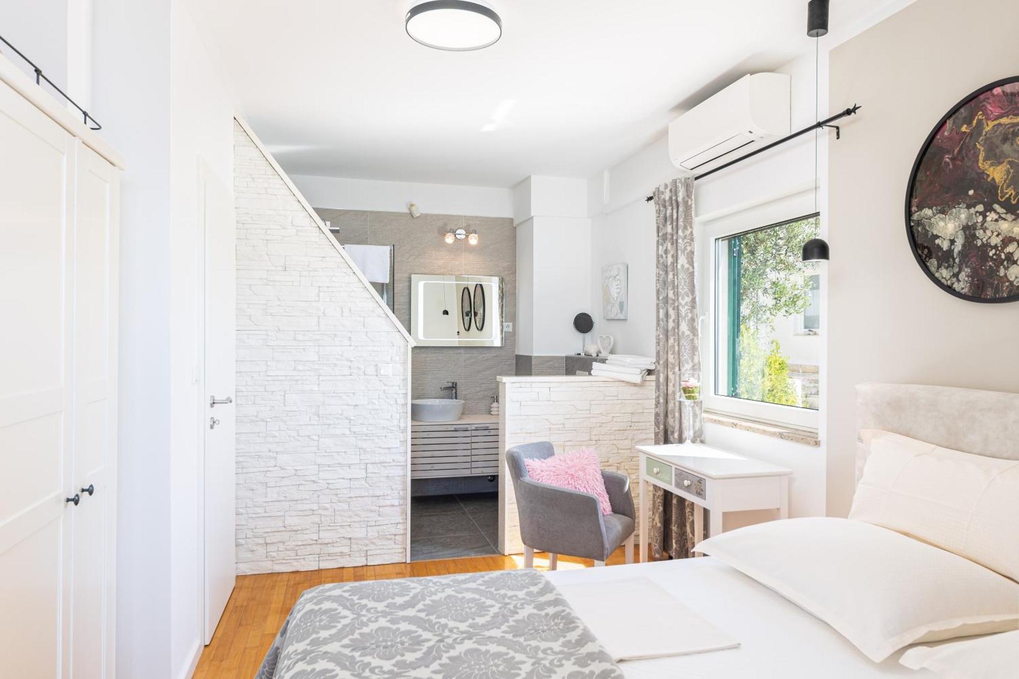 Apartments Wisibada Трогір Екстер'єр фото
